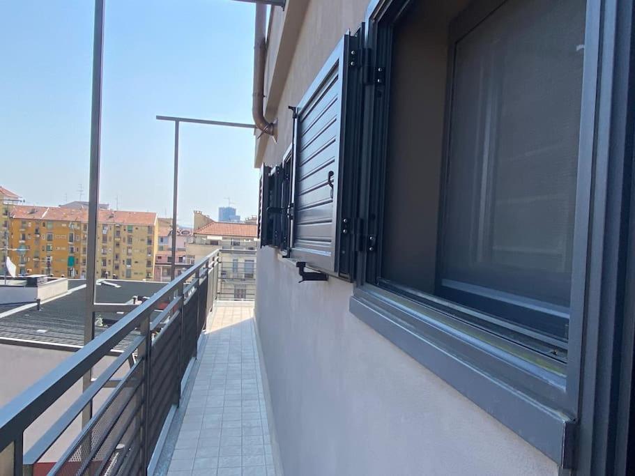 Penthouse Luce Near Metro-bus-tram Appartamento Milano