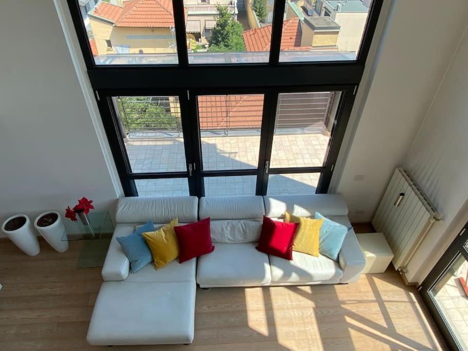 Penthouse Luce Near Metro-bus-tram Milano