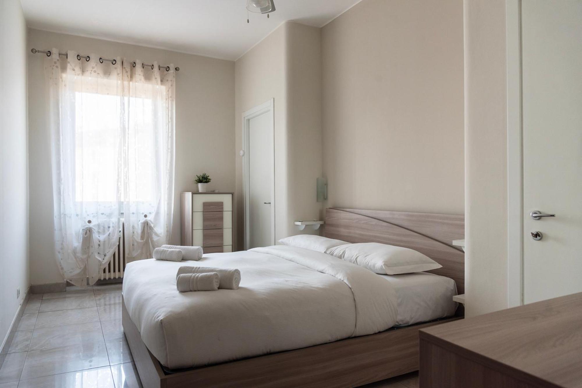 Youhosty - Populonia 10 * Mailand