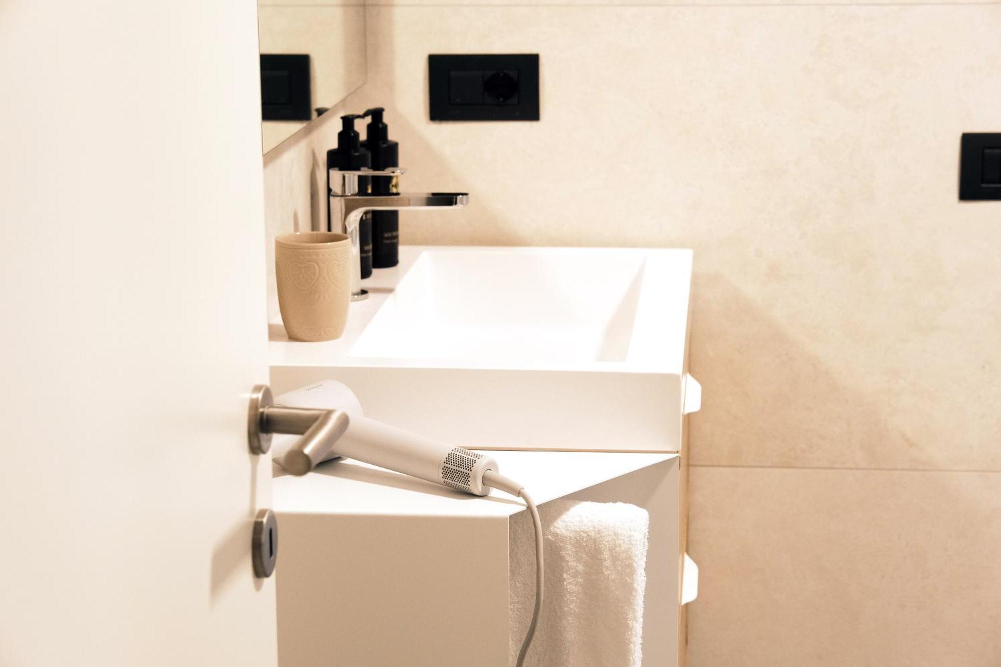 Comecasa Modern Terraced & Palestra Apartment Milan