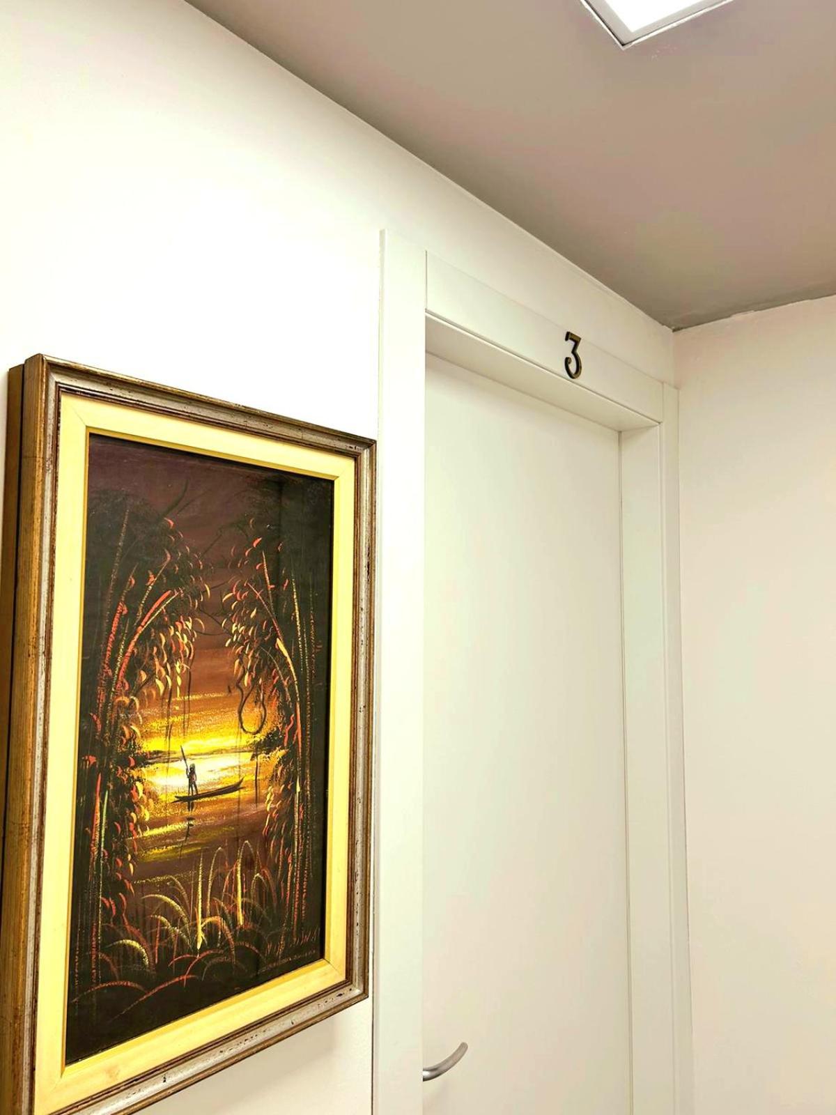 -l' Oasi Del Turista, Room2- Station Guest house