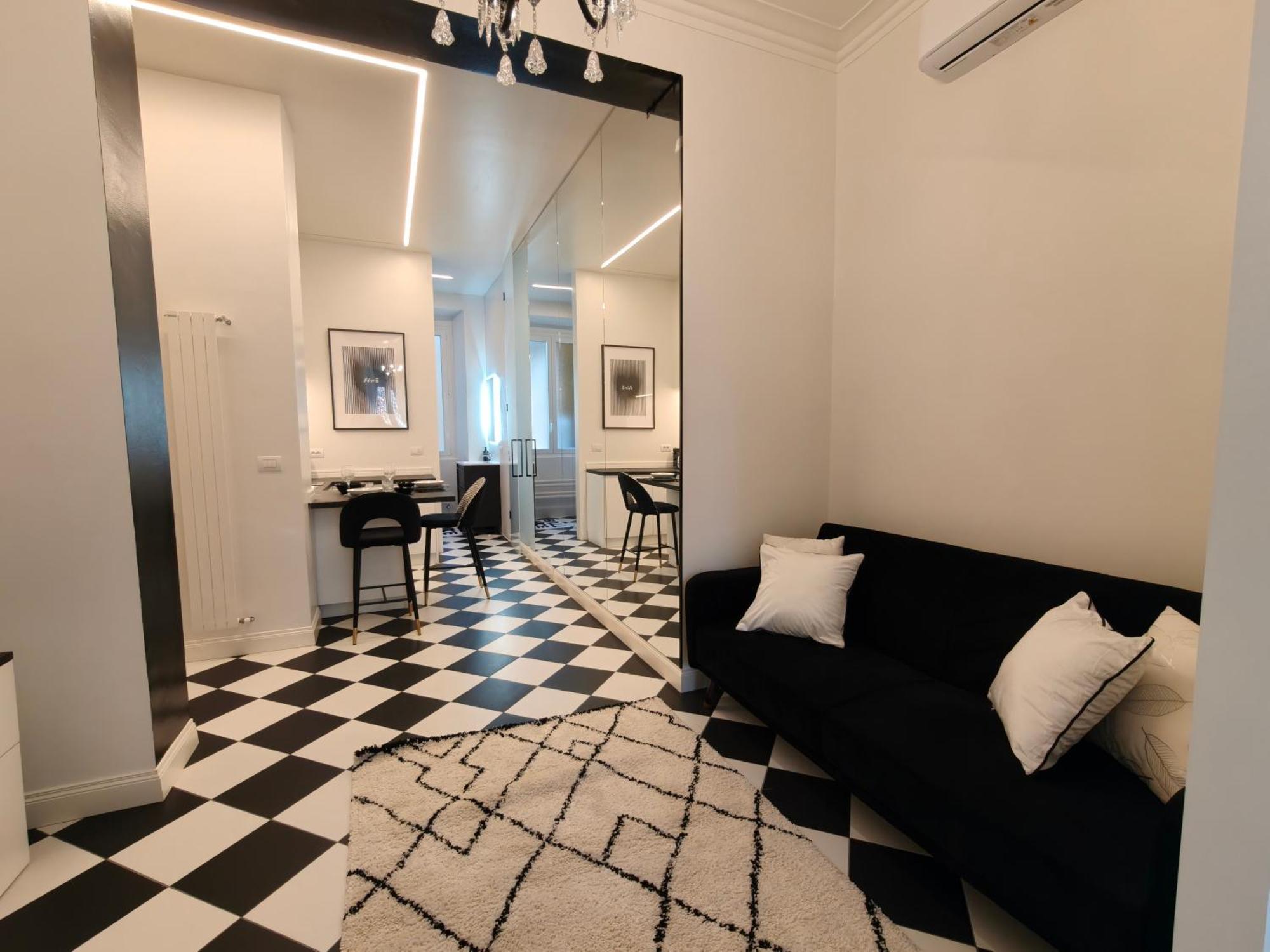 Black And White In Downtown With Ac, Wifi And Subway M1 M2 Airoport Connected, Station Milano