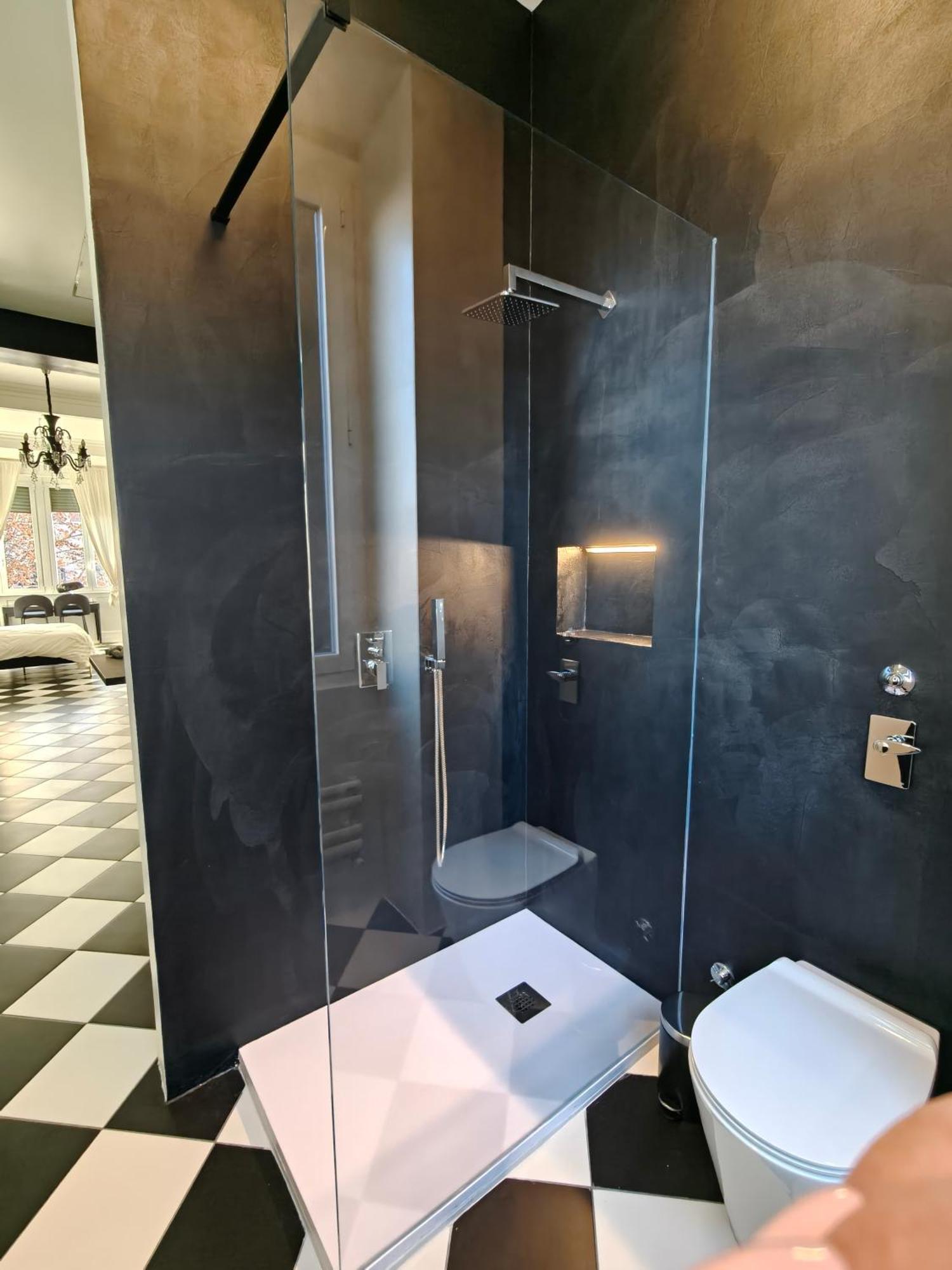 Black And White In Downtown With Ac, Wifi And Subway M1 M2 Airoport Connected, Station Appartamento Milano