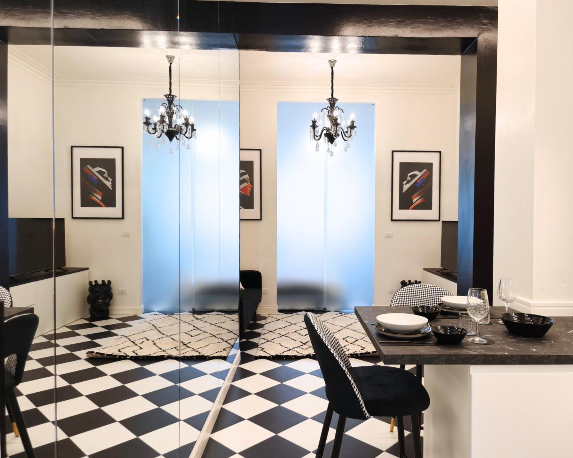 Black And White In Downtown With Ac, Wifi And Subway M1 M2 Airoport Connected, Station * Milano