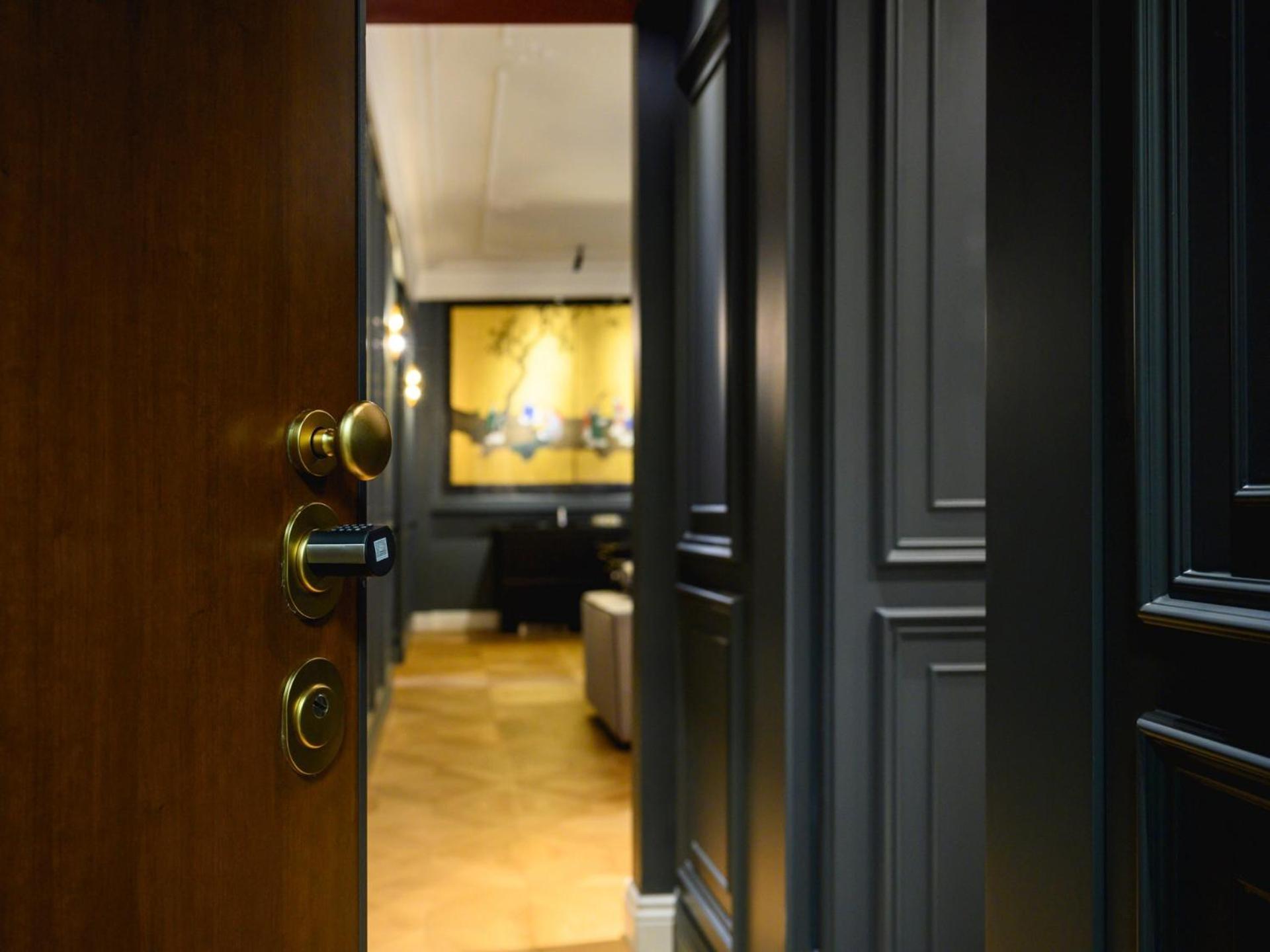 The Rent - Refined One-bedroom In The Historic Center Appartamento