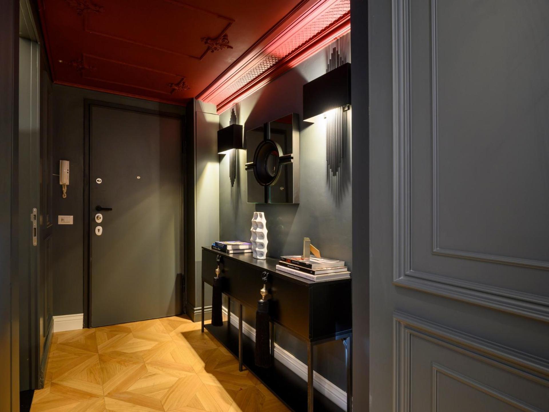 The Rent - Refined One-bedroom In The Historic Center