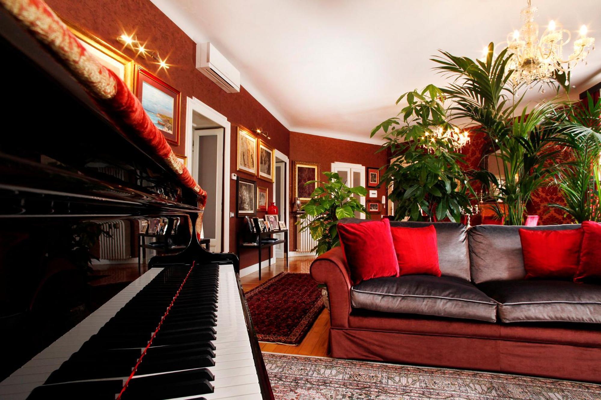 Luxury In Art Nouveau Building Next To Metro Station *