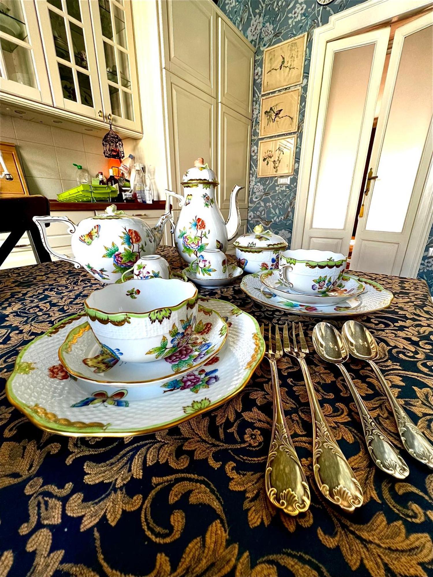 Luxury In Art Nouveau Building Next To Metro Station Bed & Breakfast *