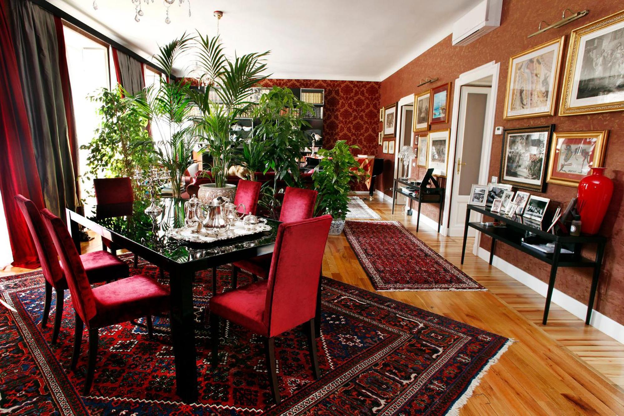 Luxury In Art Nouveau Building Next To Metro Station Bed & Breakfast *