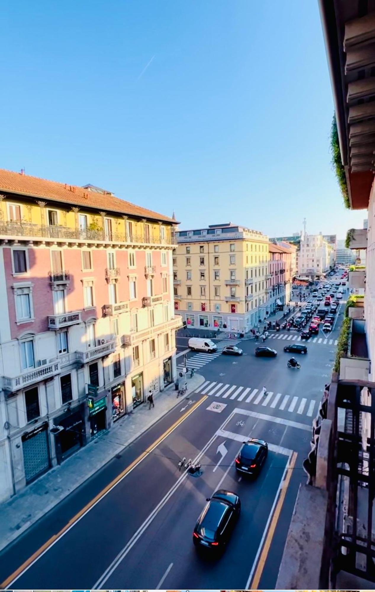 Luxury In Art Nouveau Building Next To Metro Station Bed & Breakfast