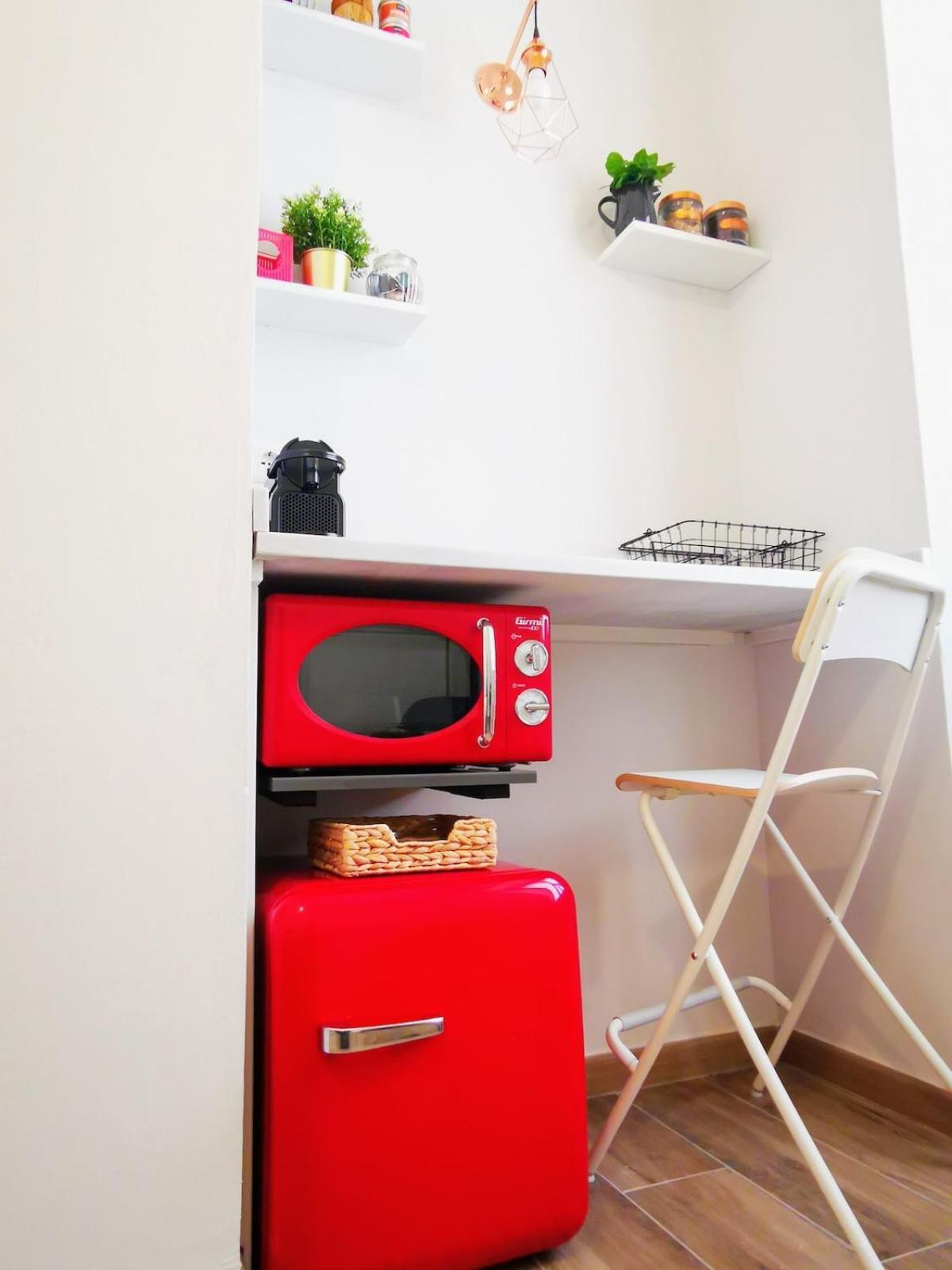 Appartamento Cozy Flat 50 Meters From The Metro Milano