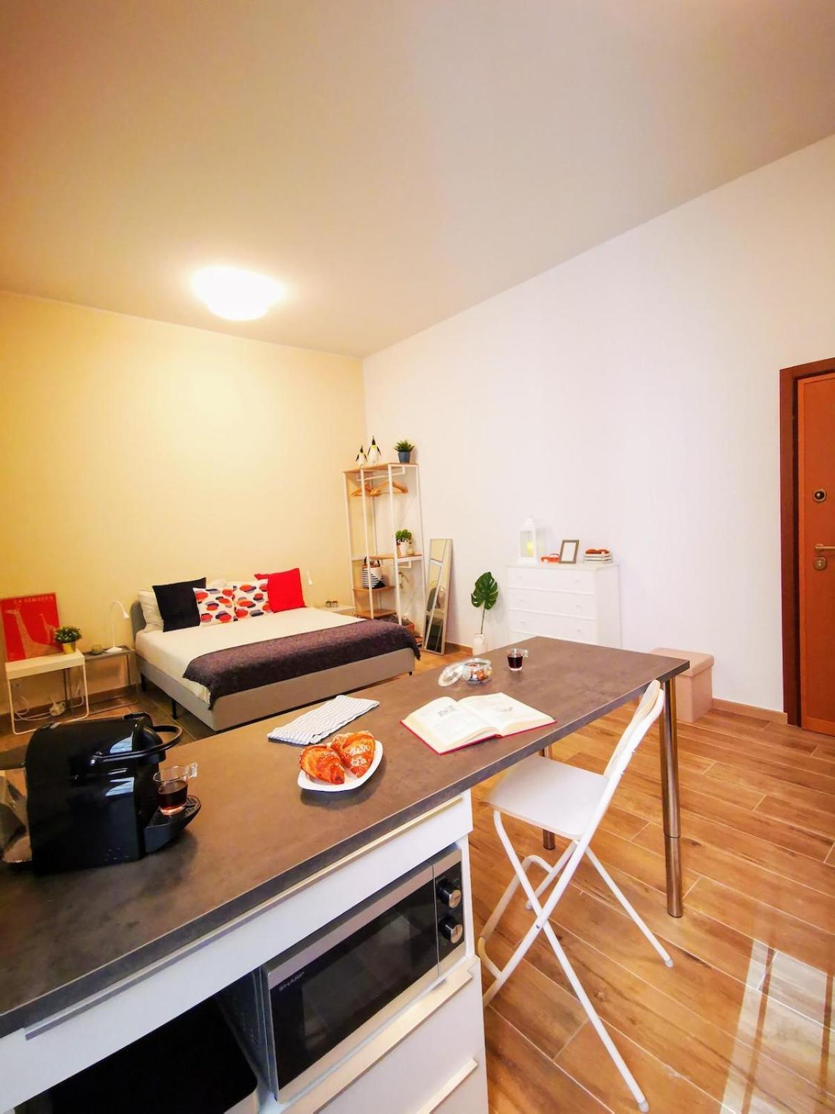 Cozy 50 Meters From The Metro