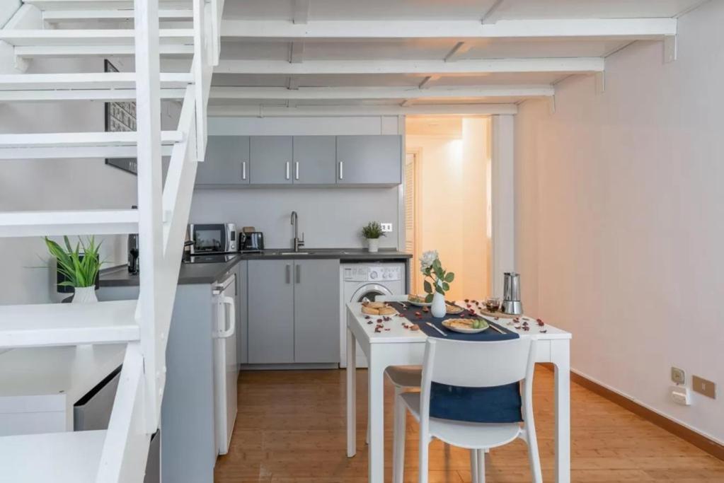 Two-room San Babila Milan