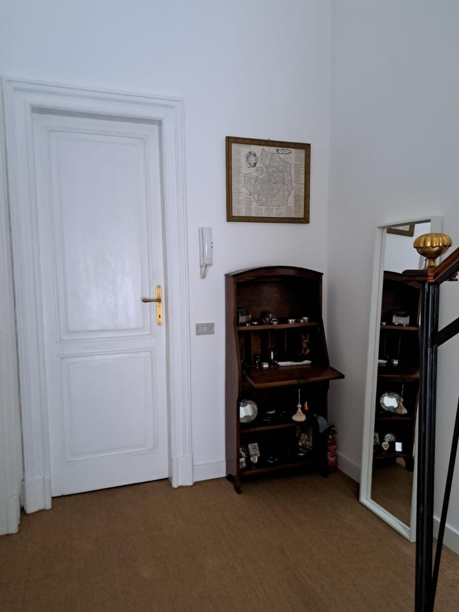 Casa Mari - Free Secure Parking, Breakfast, Private Bathroom, Wifi, Garden, Aircon, 3 Min Walk To Metro And Train Station Frühstückspension Mailand