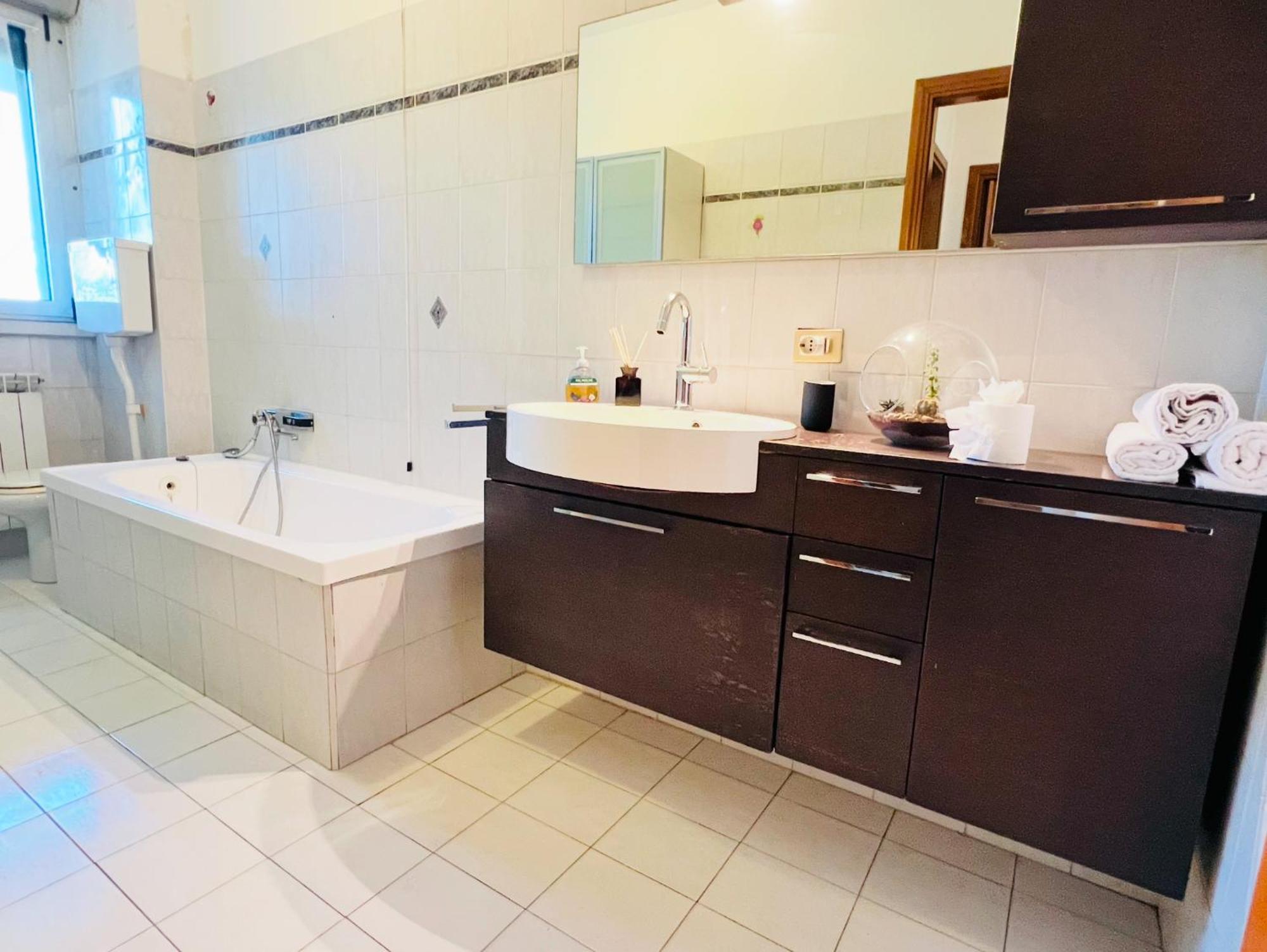Leilighet Big In Navigli District With 2 Balcony And Parking