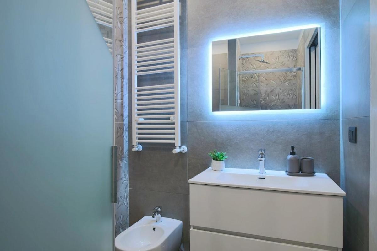 Wide & Bright 2 Bedroom Flat 50m From M4 Station * Milano