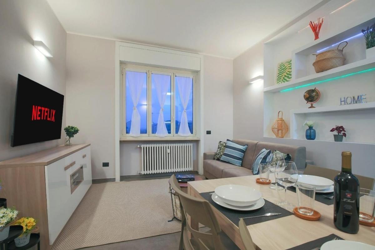 Wide & Bright 2 Bedroom Flat 50m From M4 Station Milano
