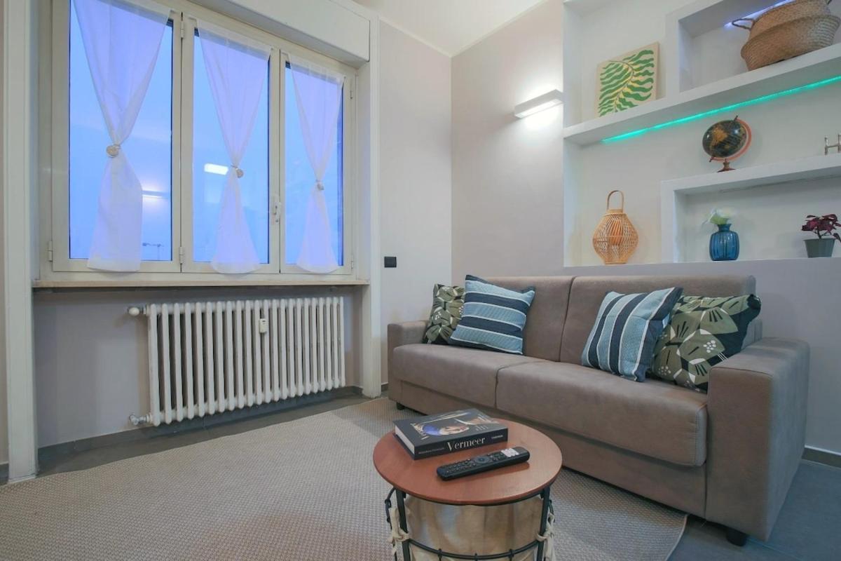 Wide & Bright 2 Bedroom Flat 50m From M4 Station Appartamento Milano