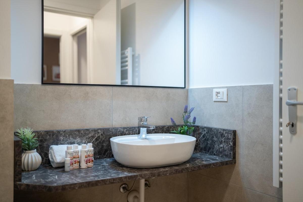 Appartement Authentic Private Flat 2 Min From Navigli Milaan