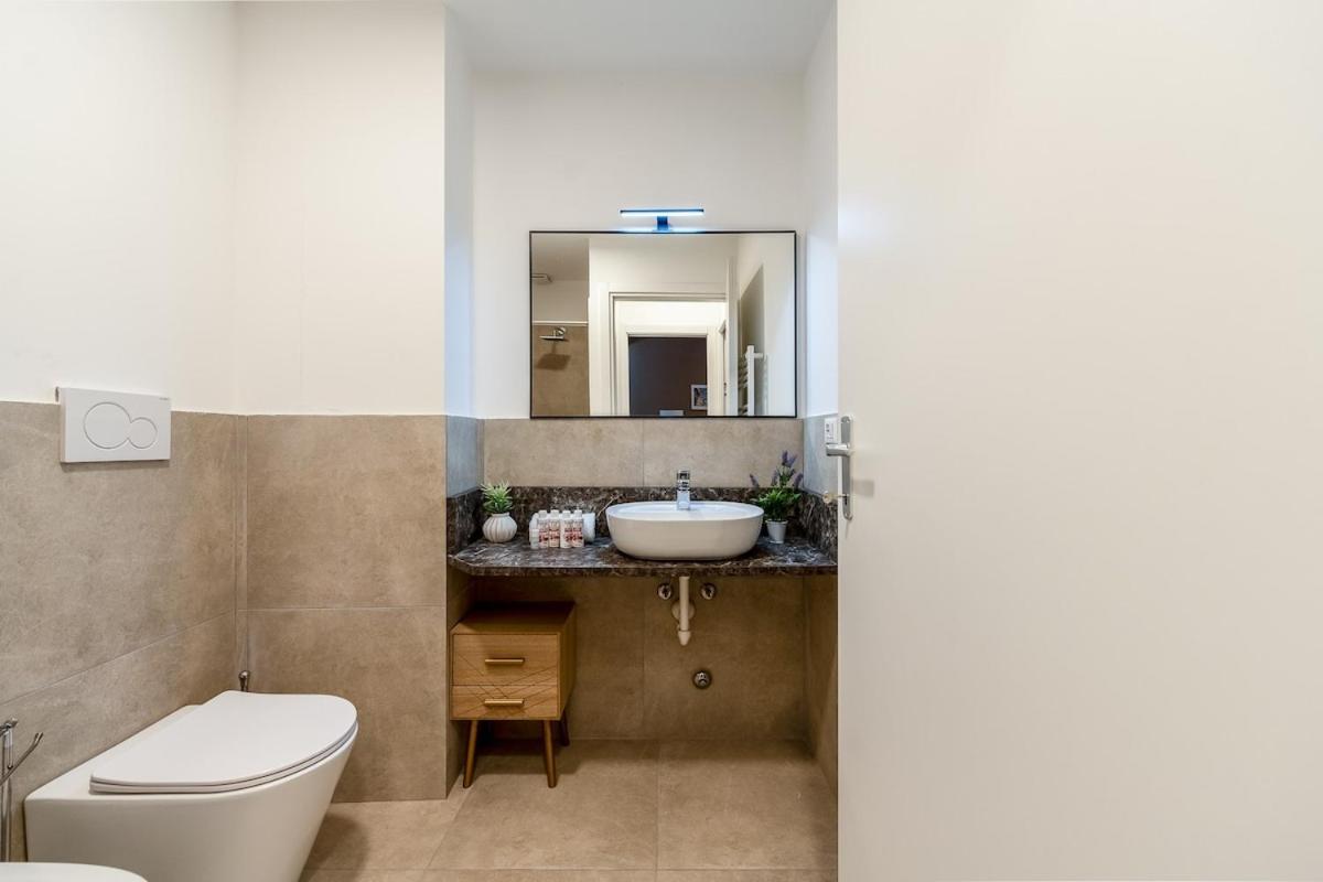 Appartement Authentic Private Flat 2 Min From Navigli Milaan