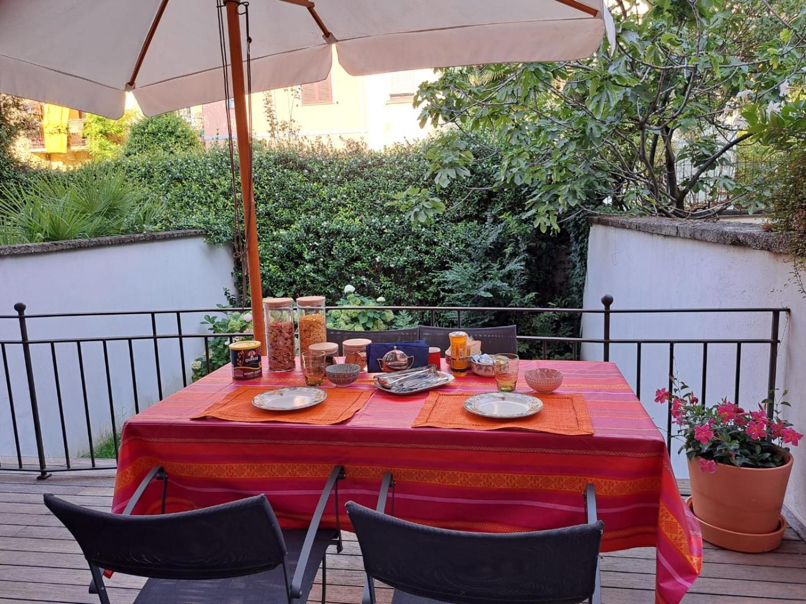 Casa Mari - Free Secure Parking, Breakfast, Private Bathroom, Wifi, Garden, Aircon, 3 Min Walk To Metro And Train Station Frühstückspension *
