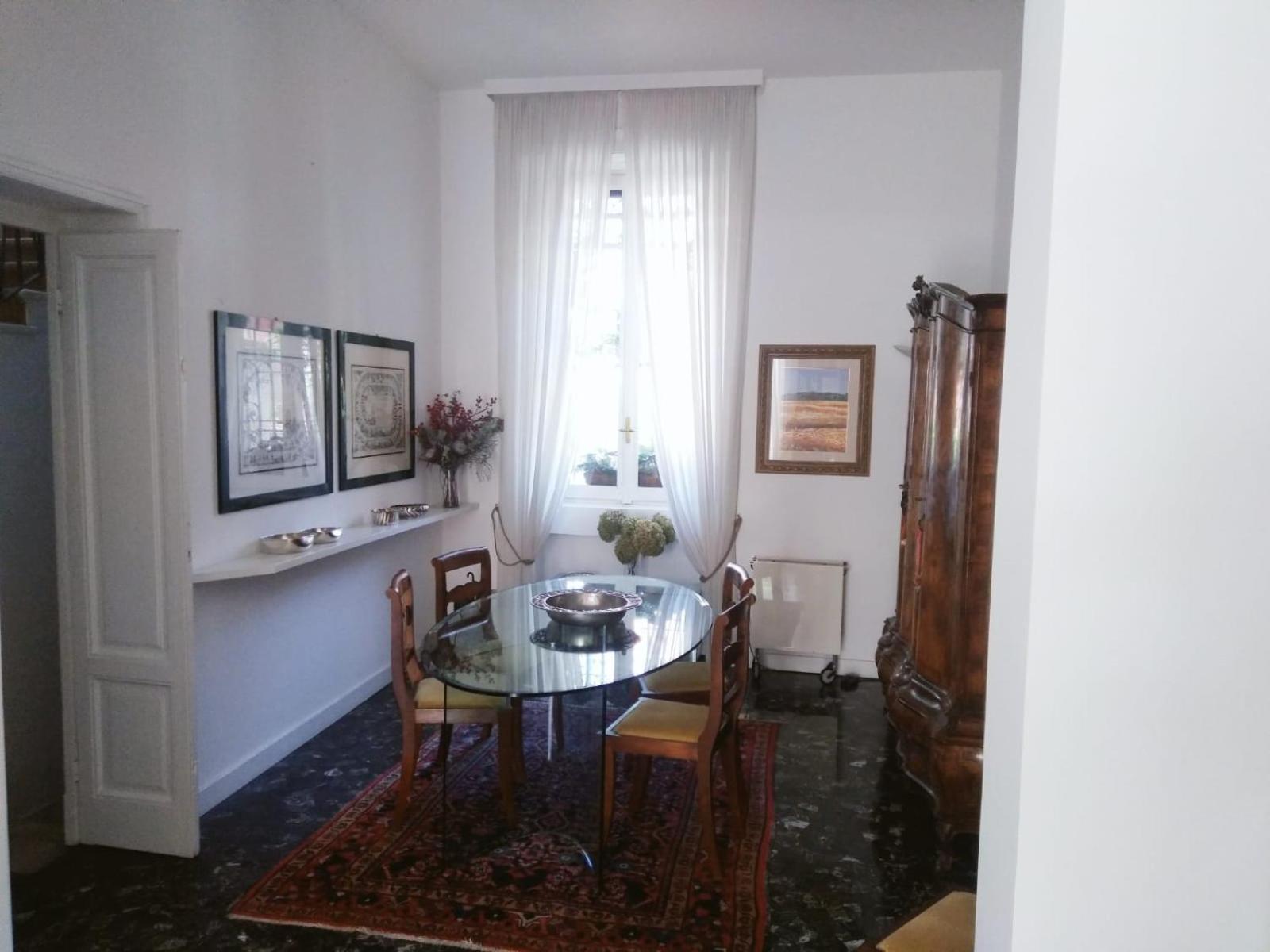 Casa Mari - Free Secure Parking, Breakfast, Private Bathroom, Wifi, Garden, Aircon, 3 Min Walk To Metro And Train Station