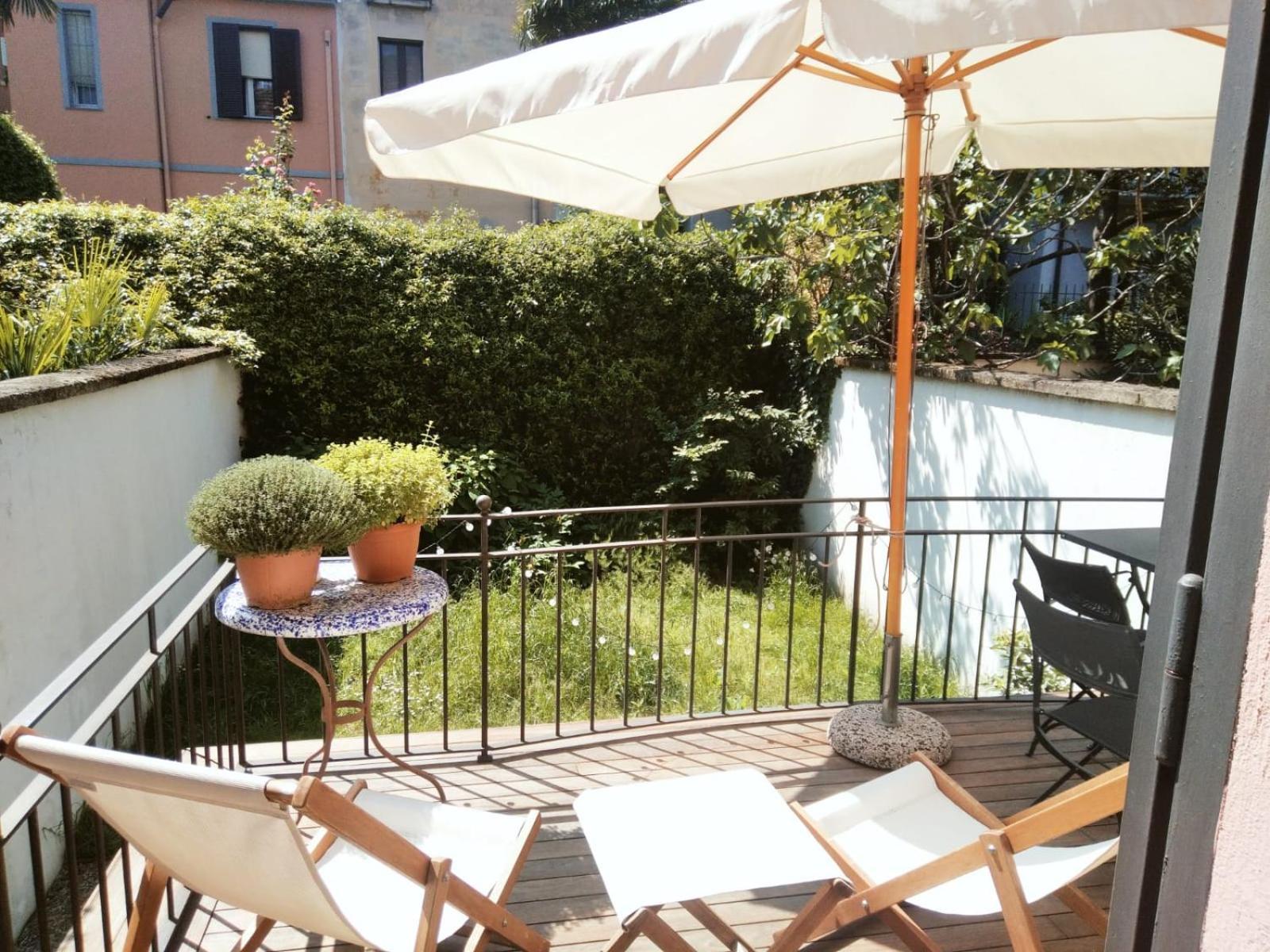 Casa Mari - Free Secure Parking, Breakfast, Private Bathroom, Wifi, Garden, Aircon, 3 Min Walk To Metro And Train Station * Mailand