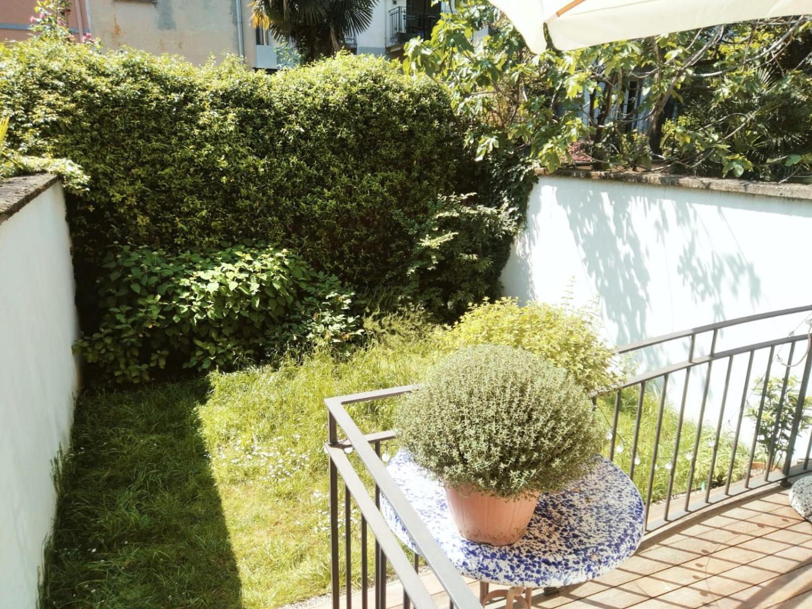 Frühstückspension Casa Mari - Free Secure Parking, Breakfast, Private Bathroom, Wifi, Garden, Aircon, 3 Min Walk To Metro And Train Station