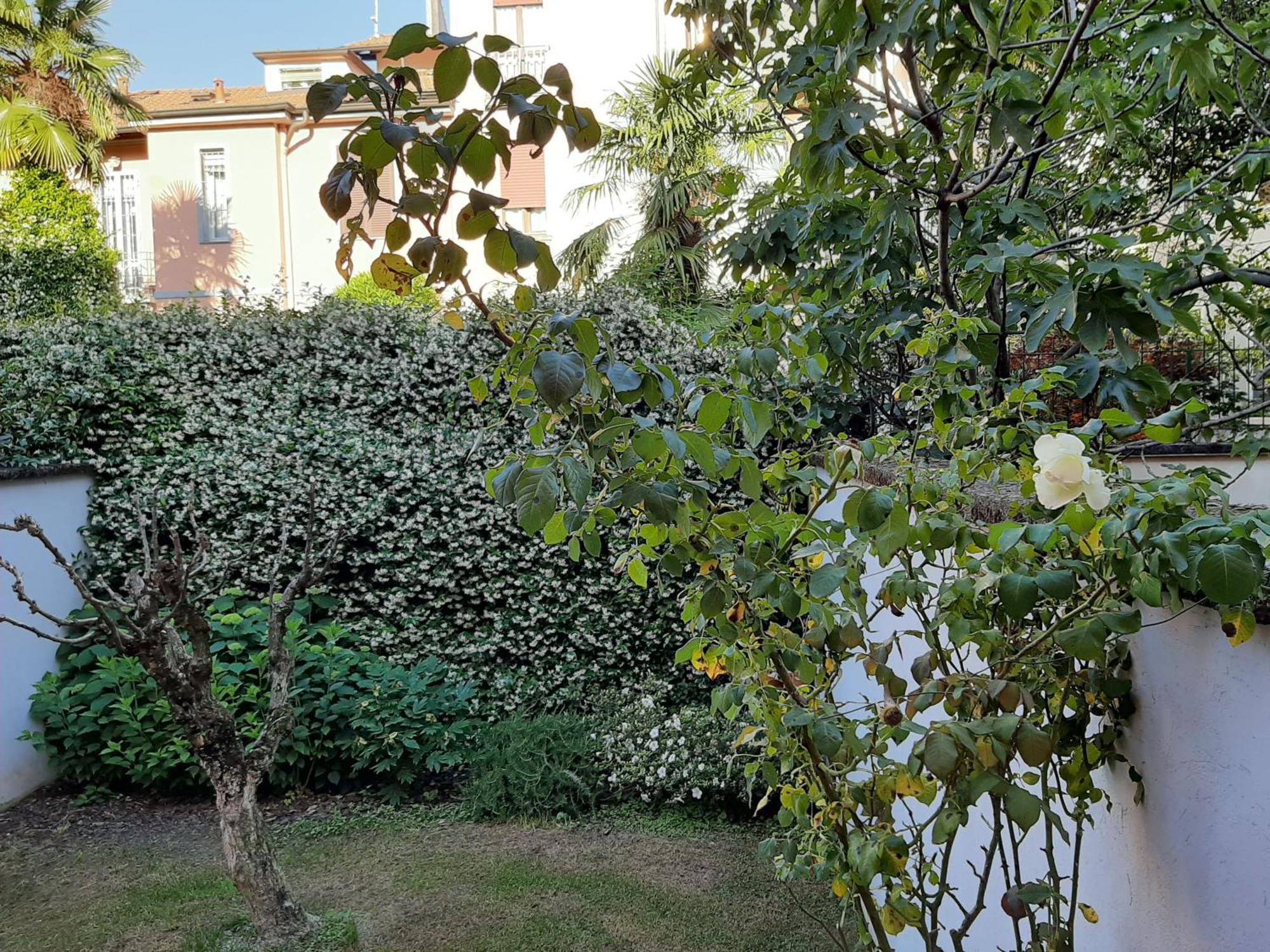 Casa Mari - Free Secure Parking, Breakfast, Private Bathroom, Wifi, Garden, Aircon, 3 Min Walk To Metro And Train Station *