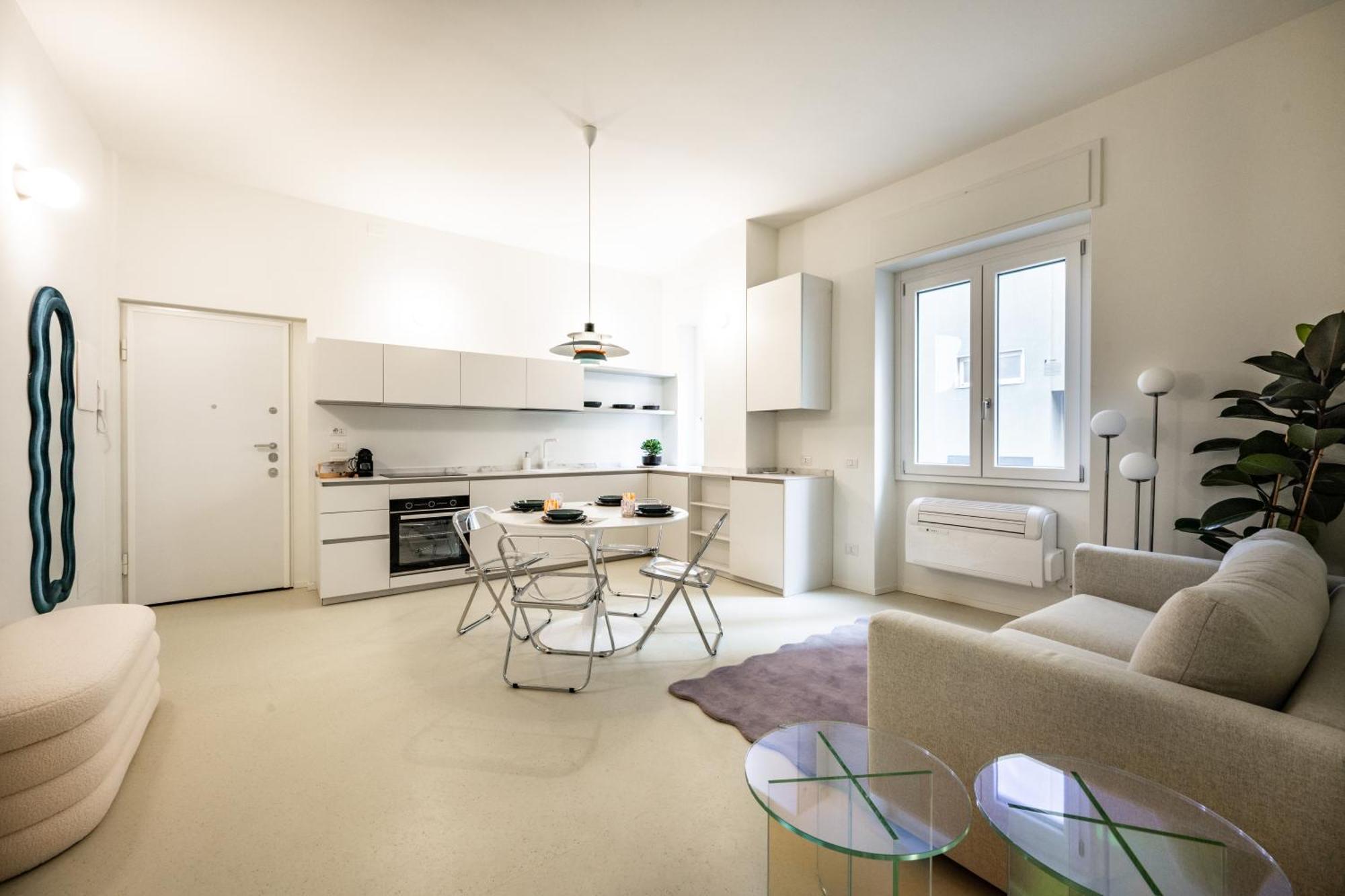 Design And Silence - Wide Renovated 2 Stops Form * Milan