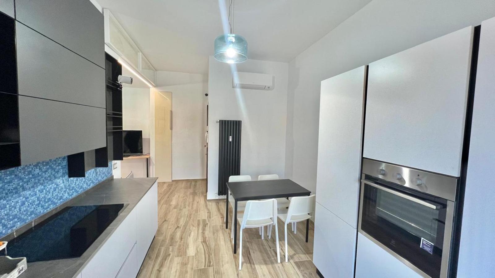 Appartamento Torelli Home, Moderno E Confortevole, Nel Cuore Della Citta Di Milano, Con Balcone Vista Porta Garibaldi *