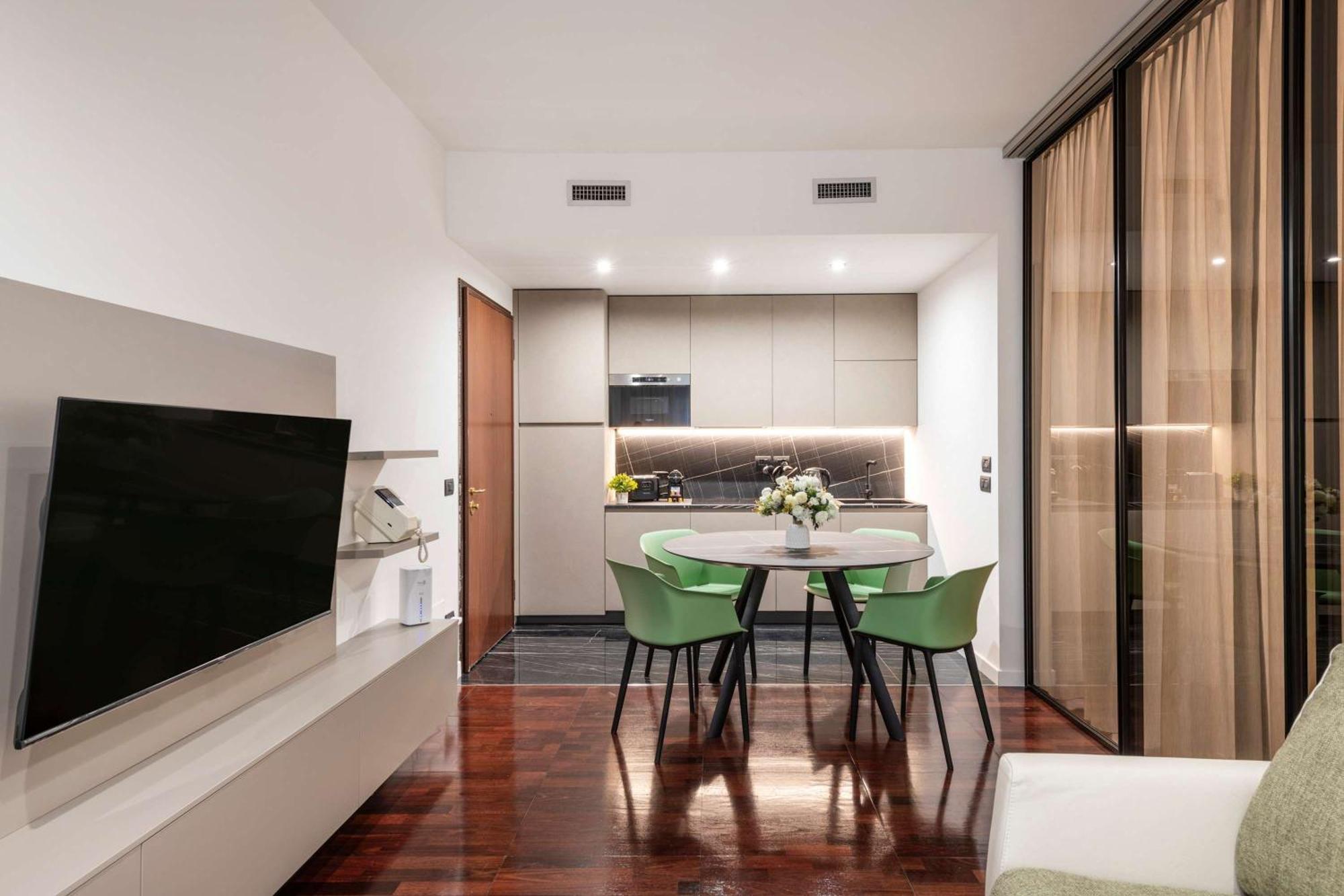 White House - San Babila Milano