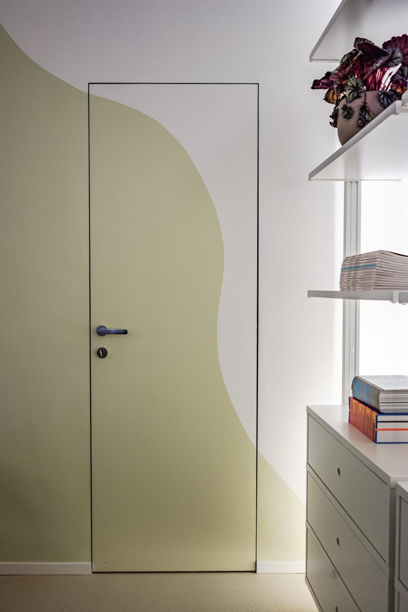 Design And Silence - Wide Renovated 2 Stops Form Apartment *