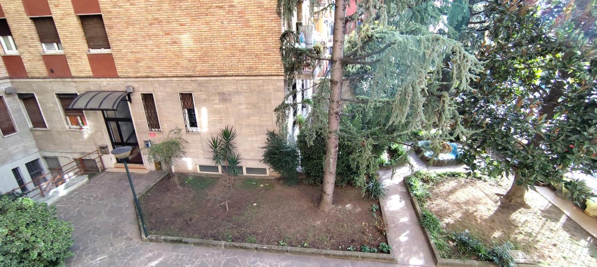 Monolocale In Quartiere Nolo