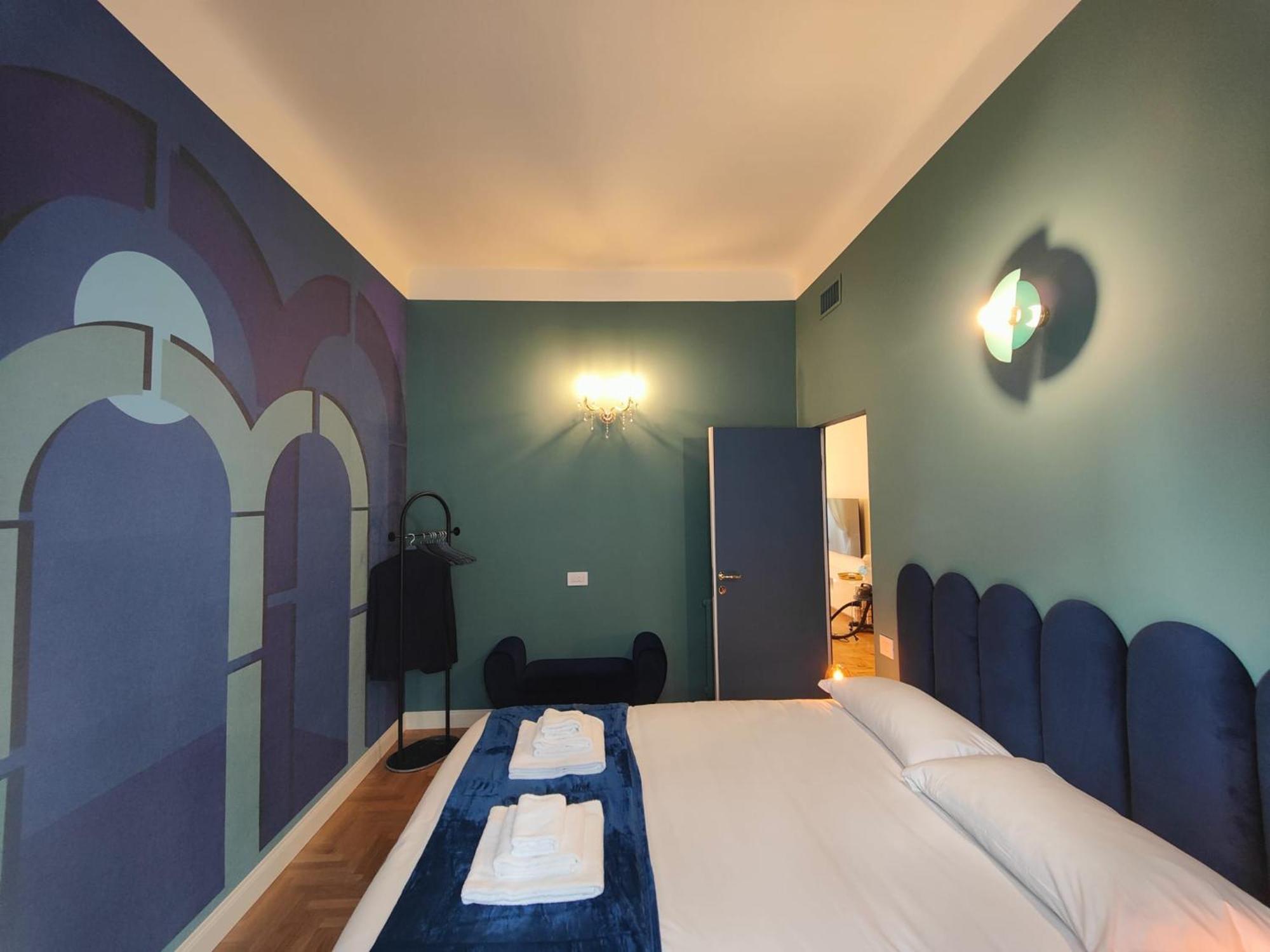 Appartamento 9 Guests Apartments, 4 Bedrooms, 4 Baths In Downtown With Ac, Wifi And Subway M1 M2 Airport Connected