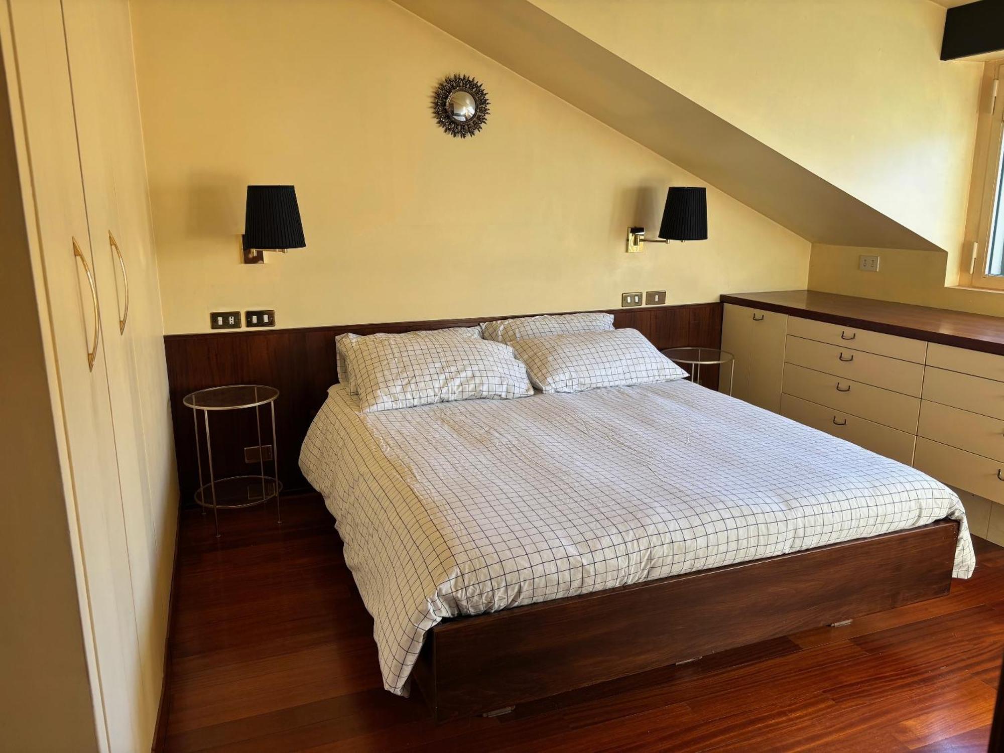 Appartamento Penthouse In Fashion District Of Milan, Close To Montenapoleone, Duomo, Scala