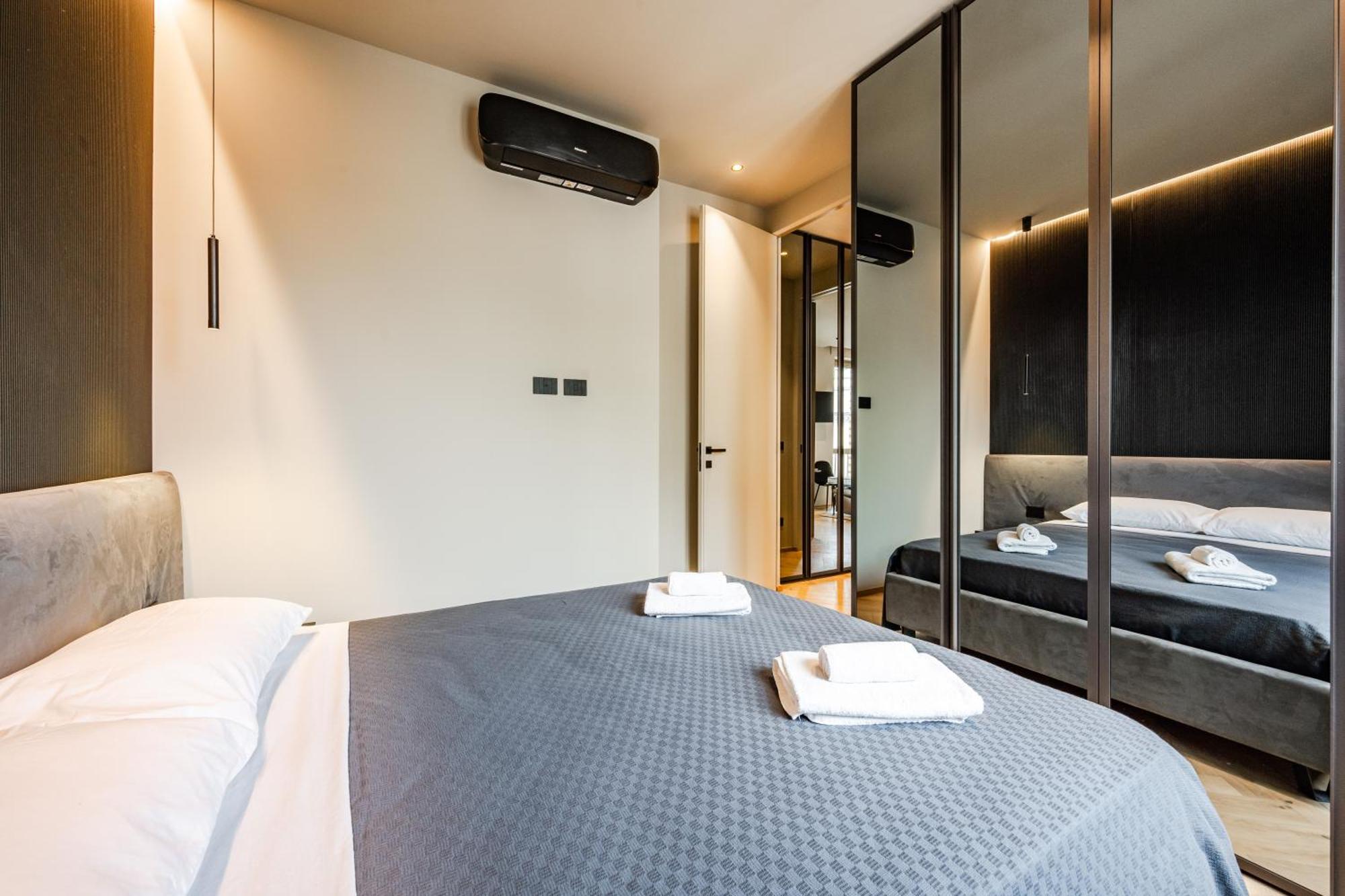 Apartment Luxury With View Steps From The Duomo Milan
