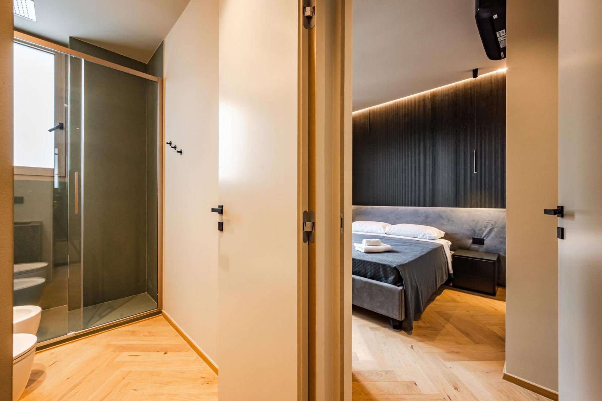 Luxury With View Steps From The Duomo Milan