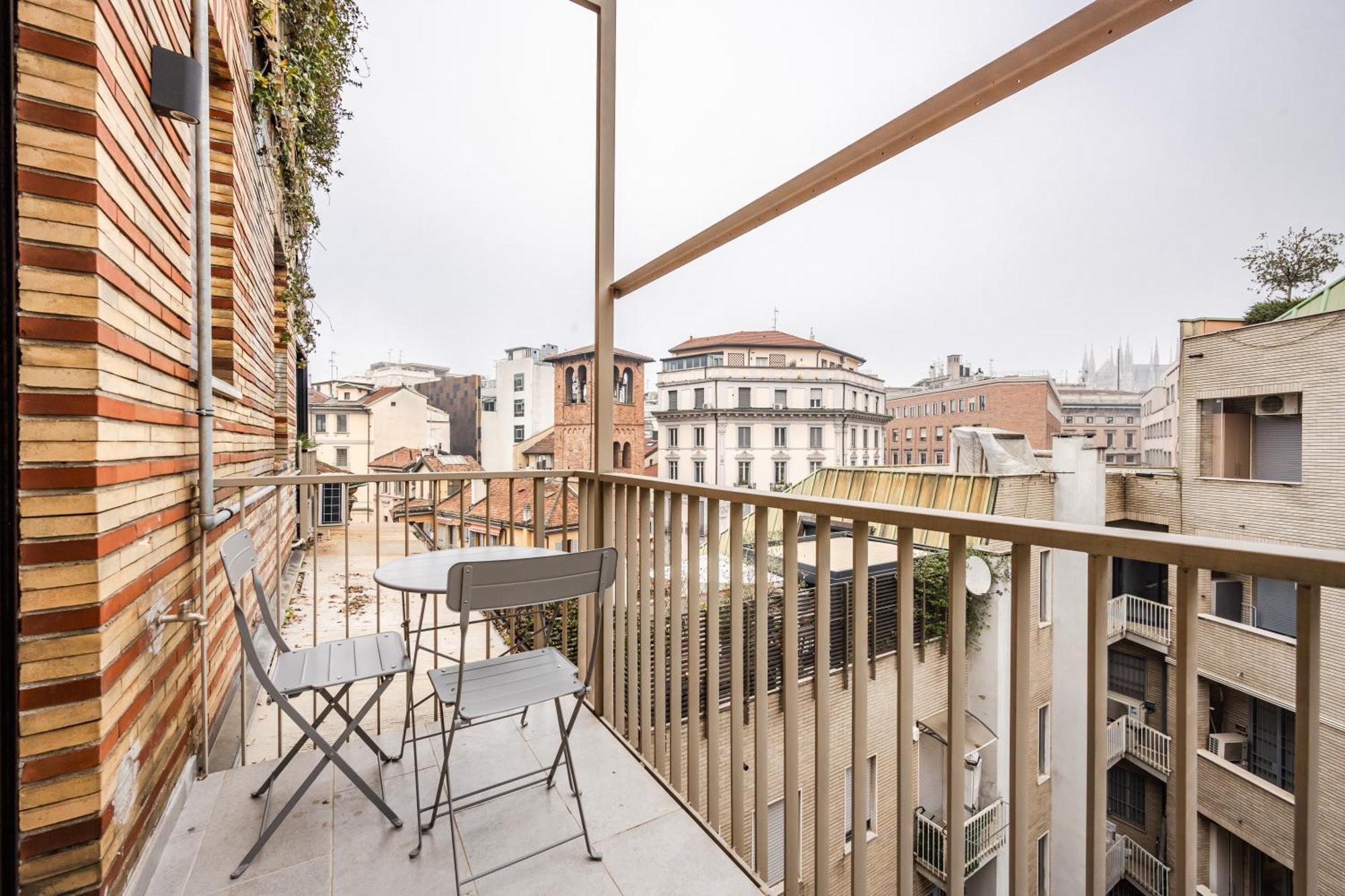 Luxury With View Steps From The Duomo Milano