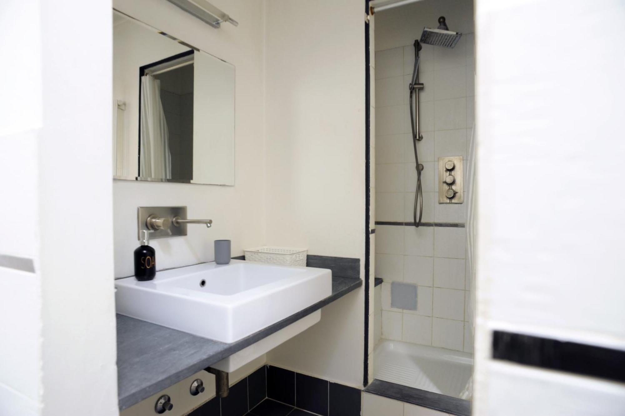 Sant Ambrogio Courtyard In Shared Flat Privatunterkunft *