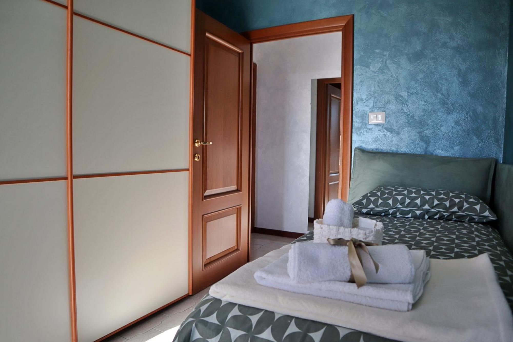 Cozy Room In Elegant Flat Shared With Alex, Tube 5 Min Walking Alloggio in famiglia