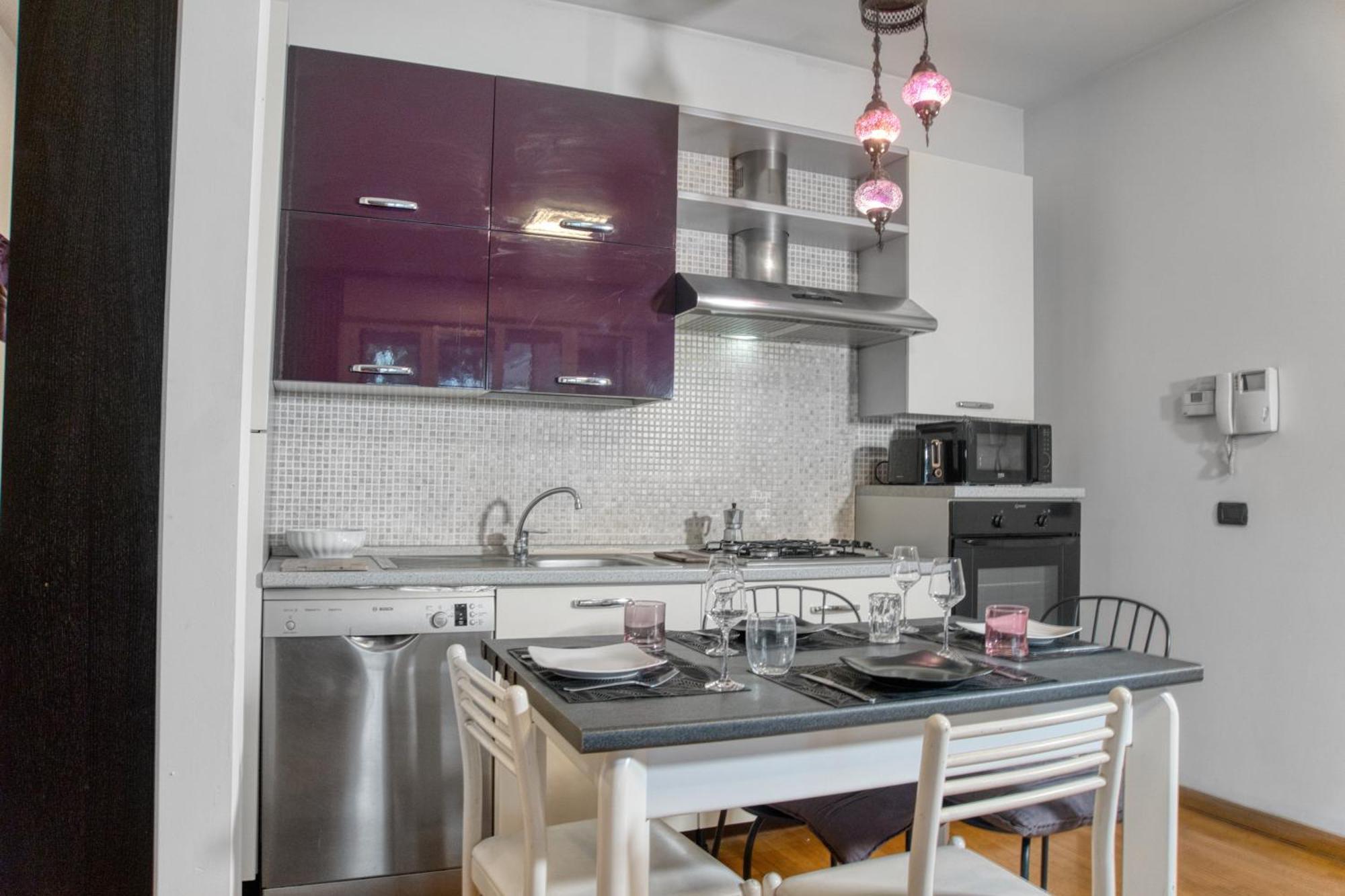 Cozy And Charming 2-bedroom In Isola With Big Terrace * Milano