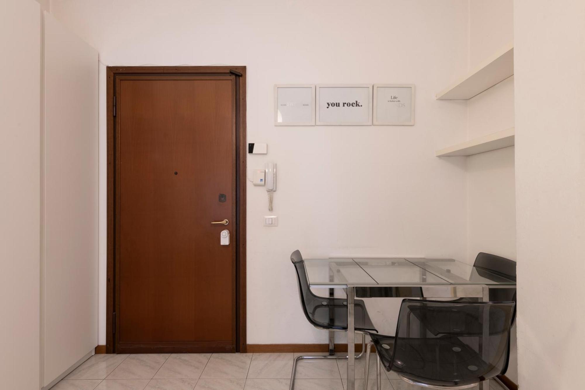 Living - Via Varese 4 Milano