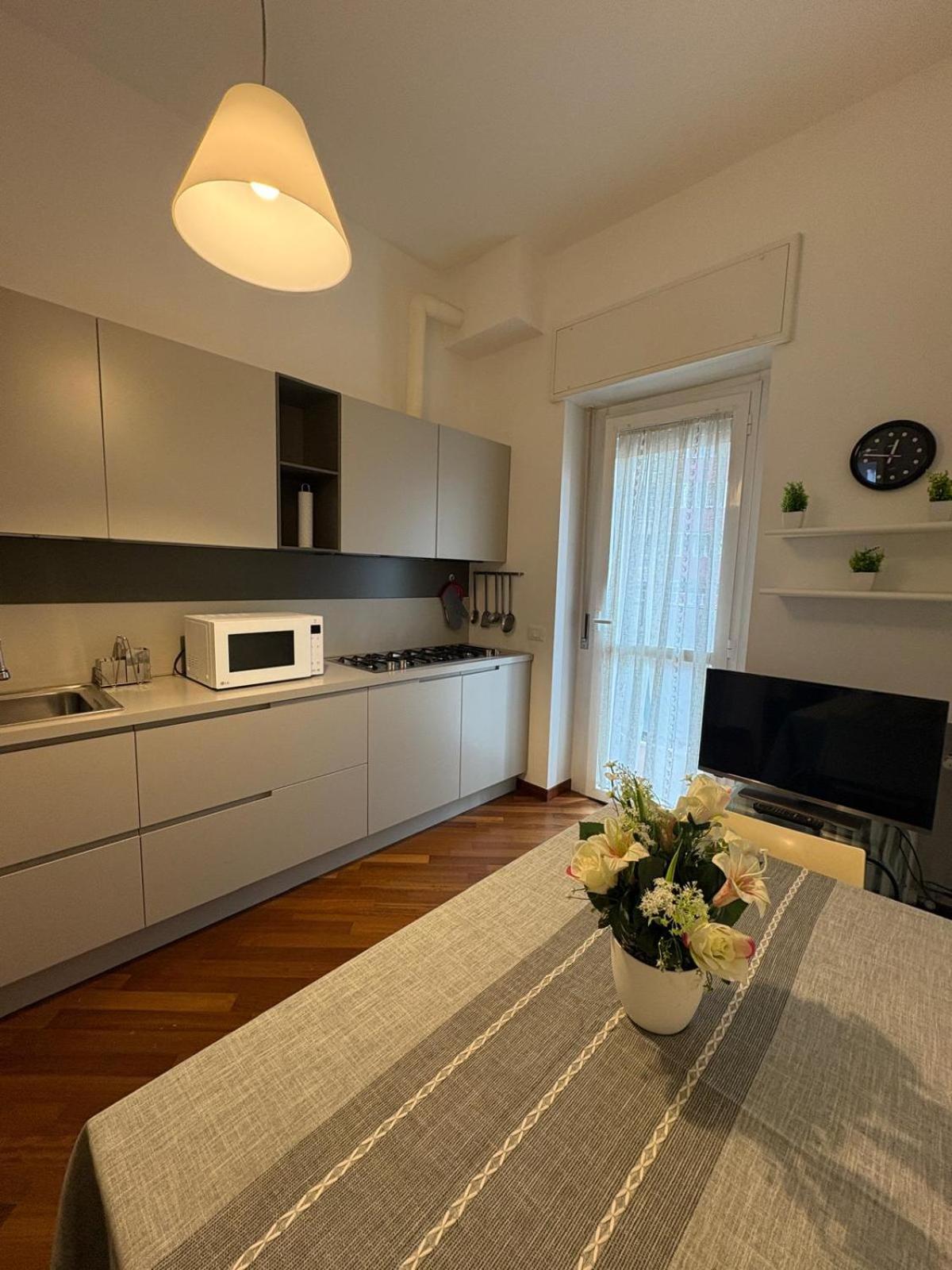 Bocconi - Porta Romana 4 Da Letto Con 2 Bagni Privati Apartment *
