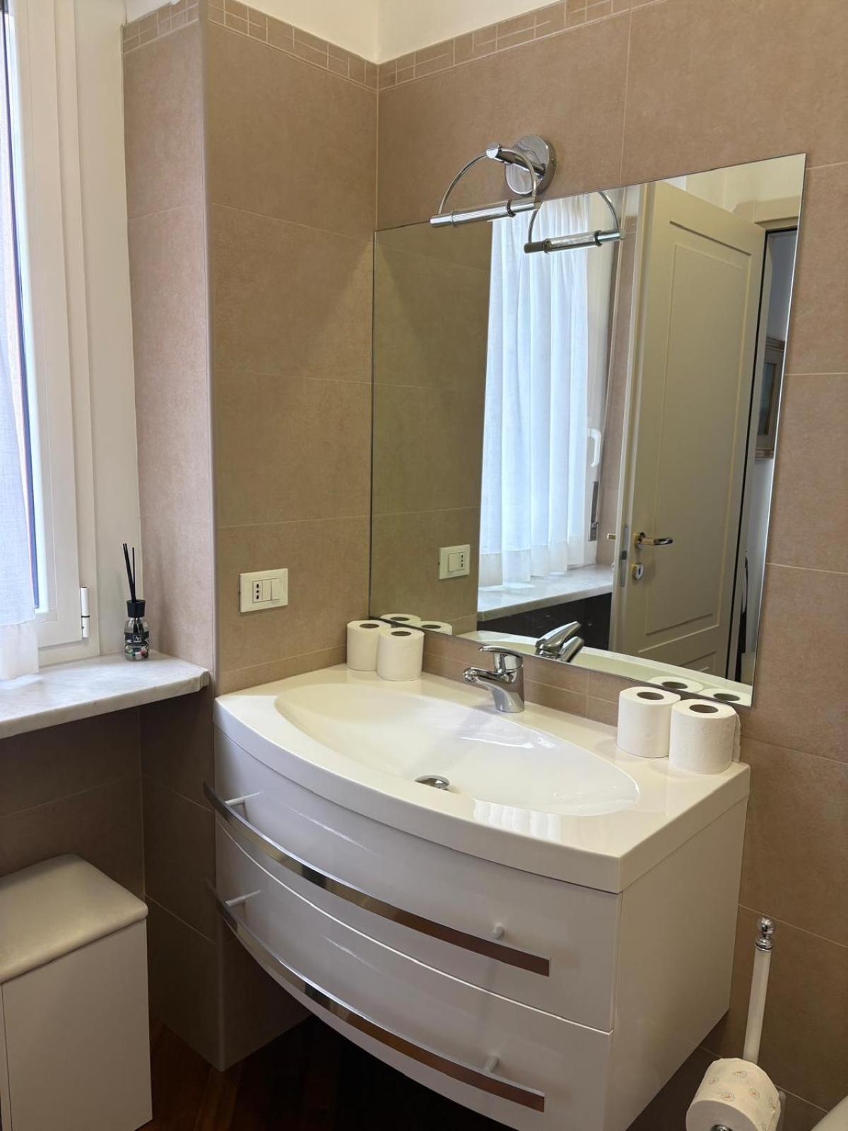 Bocconi - Porta Romana 4 Da Letto Con 2 Bagni Privati Apartment