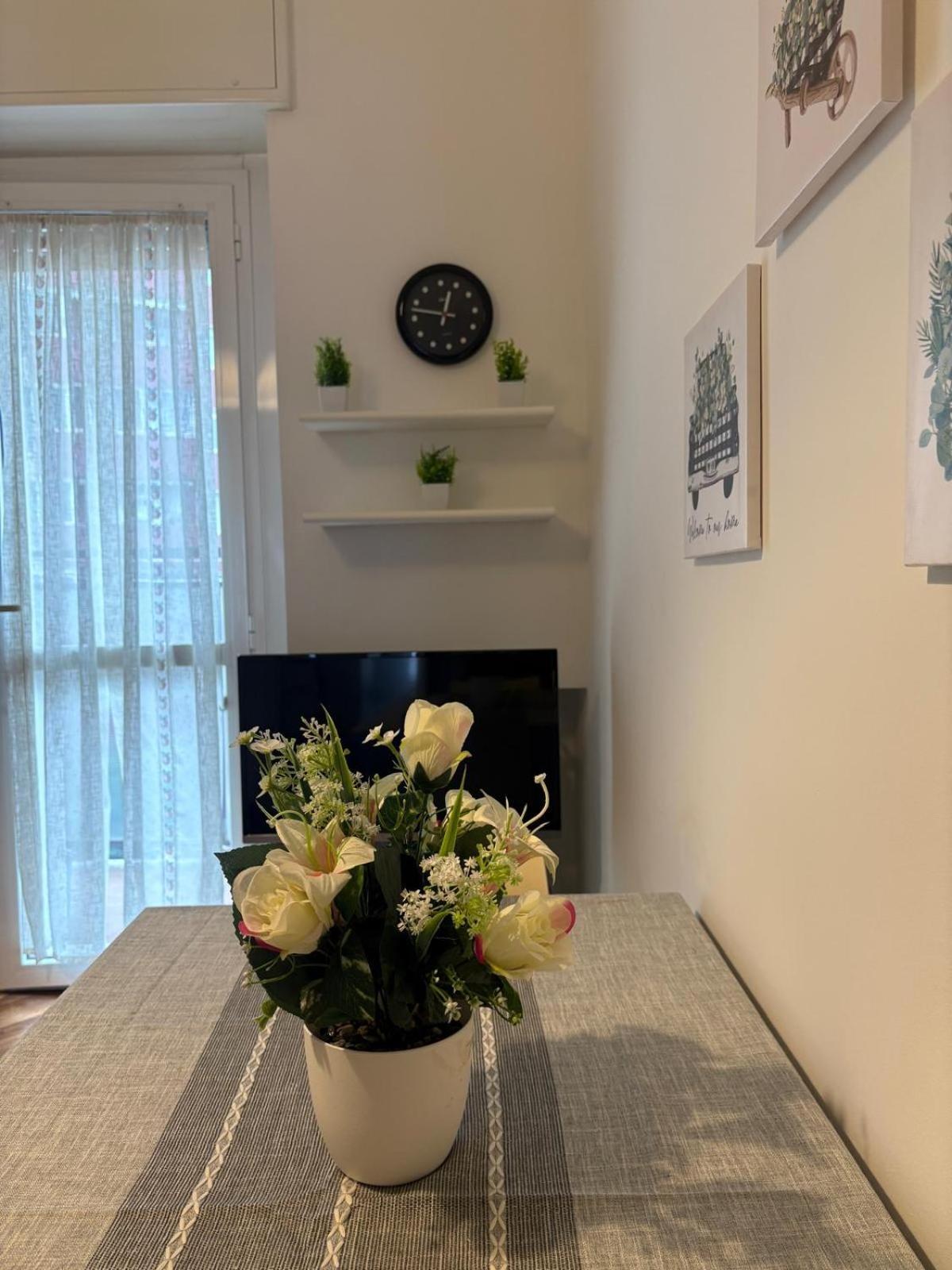 Bocconi - Porta Romana 4 Da Letto Con 2 Bagni Privati Apartment *