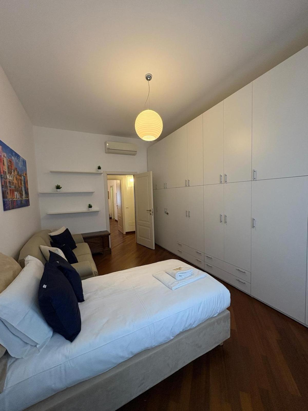 Apartment Bocconi - Porta Romana 4 Da Letto Con 2 Bagni Privati *