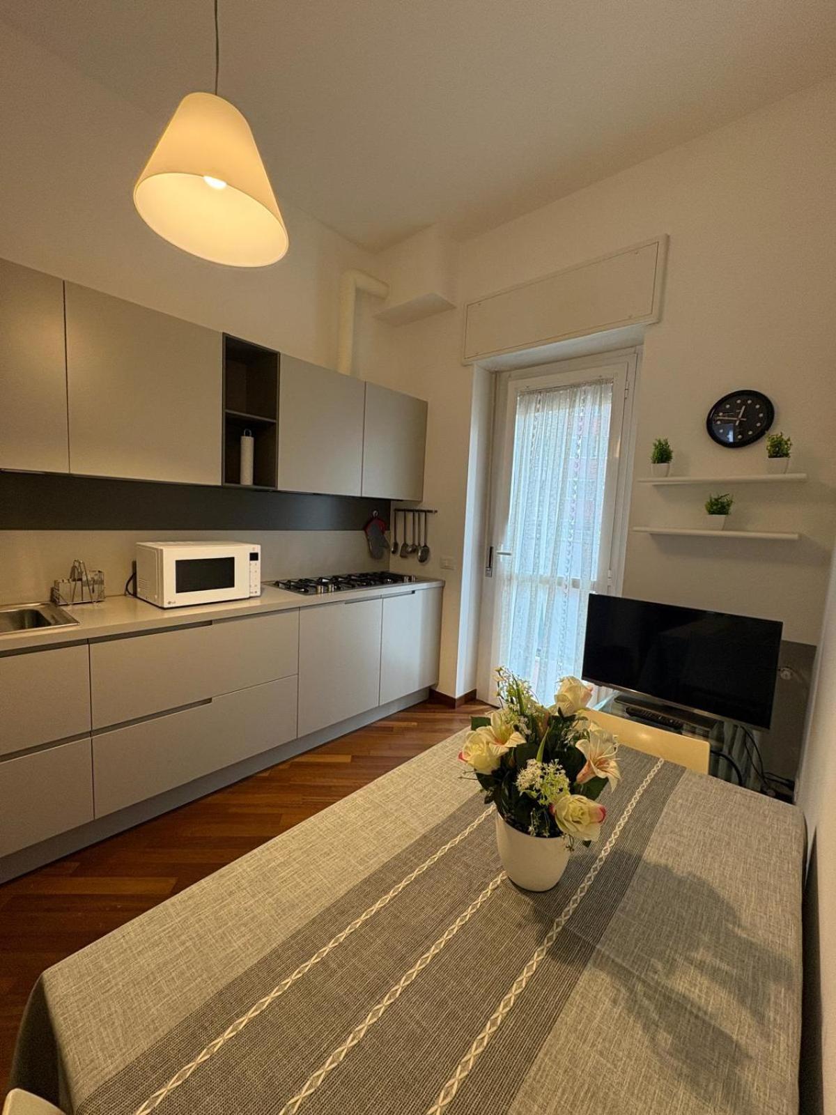 Bocconi - Porta Romana 4 Da Letto Con 2 Bagni Privati Apartment