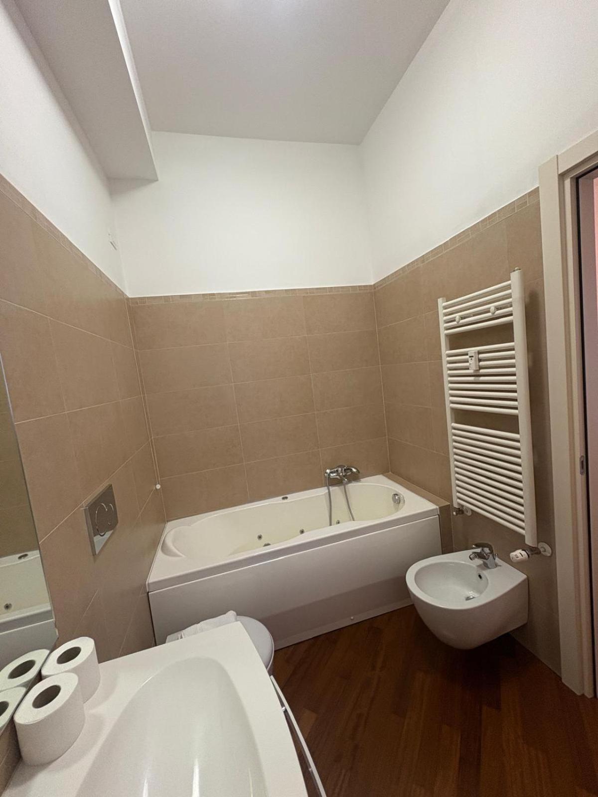 Bocconi - Porta Romana 4 Da Letto Con 2 Bagni Privati * Milan
