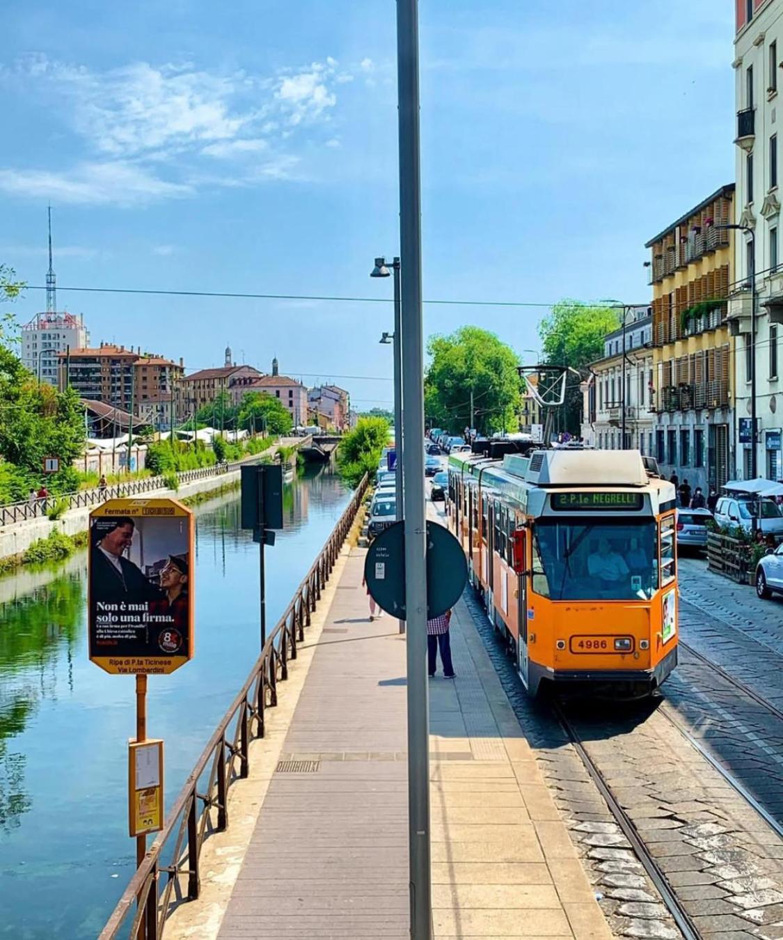 Navigli Metro4-tram2-naviglio Grande * Milano